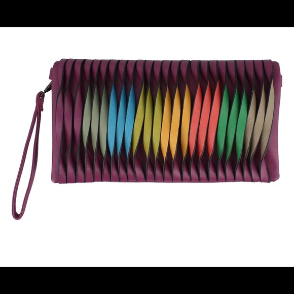 Rainbow ๐ Twist Wristlet in Plum - Picture 1 of 6